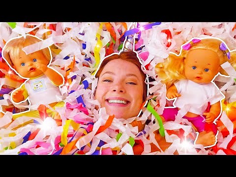 Spielspaß mit Nenuco Puppen. Papier-Party mit Paul und Paula. Kinder Video für Mädchen