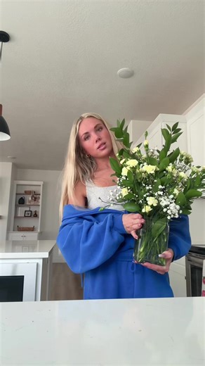 kinda cute kinda ugly💐#flowerarrangement #diyflowers #nanny #utah | Floral Arrangements
