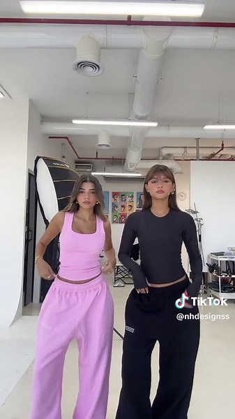 تصاميم جينز أن اتش: حيث الموضة تلتقي بالأناقة