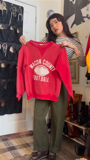 lily 🪷 on Instagram: "so very vintage 🙂‍↕️ coat: 1950s USN peacoat @ebay shirt: Breton shirt @quakermarine sweatshirt: 1970s Russell crewneck @snagsnstains pants: 1960/70s European military wool trousers @2ndbasevintage shoes: boys Red Wings @ebay safety pin + biker chain wallet: from 2 different antique stores in PA, connected together with a key ring 🏷️: #ootd #outfit #outfitoftheday #outfitinspo #outfitinspiration outfitideas fitinspo fitinspiration style styleinspo thrift thrifted secondh