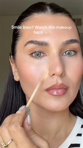 Smile line ?watch this makeup hack ! #shortvideo #makeupartist #viralvideo #makeuptutorial