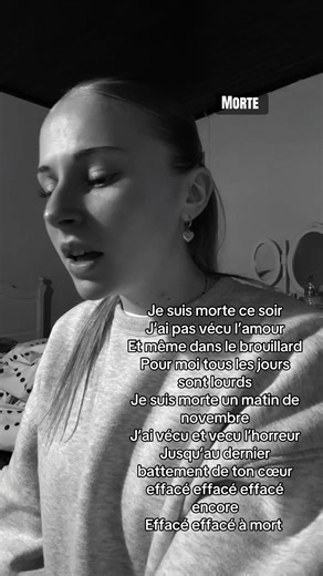 Petite compo du jour 🎶🖤 #tiktokmusic #pourtoi #foryoupagе #chant #musique