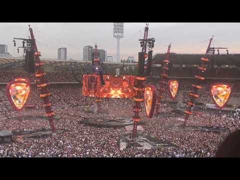 +−=÷X TOUR - Ed Sheeran (clips)