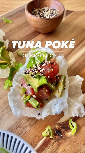 Lucy Wang on Instagram: "Light & refreshing poké✨ 👩🏻‍🍳 1x tuna steak (cubed) 1x scallion (chopped) 1x avocado (cubed) 1x rice paper cut into quarters 1tbsp soy 1tbsp sesame oil 1tsp honey Mix in tuna, avo, scallions, and toasted sesame High heat 1" of oil, wait until its really hot Flash fry 1 sheet of rice paper at a time Enjoy 🐠🍣👌 #tunapoke #pokébowl #poké #pokebowls #easyrecipeideas #recipeshare #recipeidea #quickmealideas #summerrecipe"