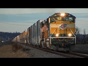 12-21-2025 UP 1995 CNW Heritage Unit Leading in the Midwest!