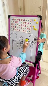 Children all like to write and draw. This double-sided blackboard is so convenient. The height is a