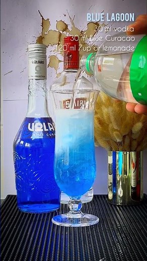 How to make a Blue Lagoon cocktail at home (recipe)