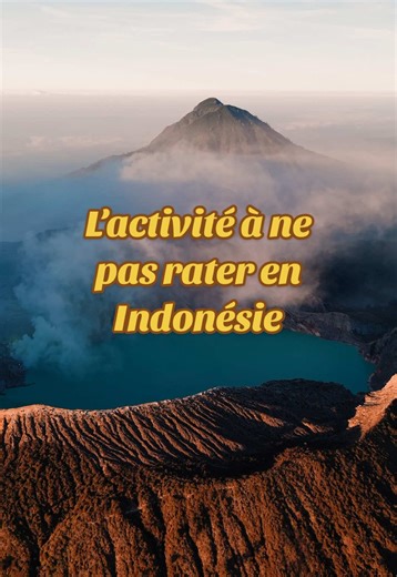 L’activité à ne pas manquer à JAVA ! L’ascension du Kawah Ijen. Tu trouveras tous nos conseils pratiques, bons plans, itinéraires, hôtels & resto pour Java dans mon guide de voyage 🗺️ 🔗 Clique sur le lien est dan ma bio ! #java #ijen #voyage #indonesie #volcan