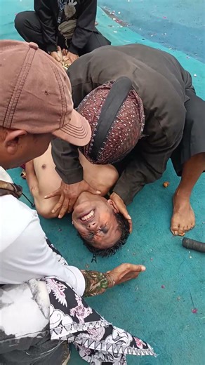 BEGINI PAWANG MENOLONGNYA #jaranan #kesurupan #kudalumping #viral