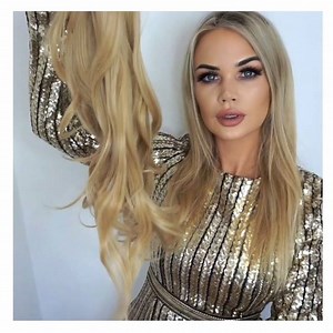 10K views · 73 reactions | Rachel demonstrates just how easy and quick it is to use both the 1 piece curly AND straight clip in hair extensions  which ones do you prefer?  shop Lullabellz ▸https://www.lullabellz.com/ | LullaBellz | Facebook