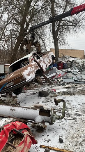 Restoring Vintage Cars: Crane Lifts Classic Model