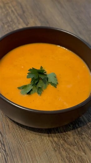 Roasted Red Pepper Tomato Soup (Creamy & Easy!) 🍅🔥