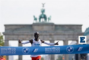 Έγραψε ξανά ιστορία ο Κιπτσόγκε στον Μαραθώνιο του Βερολίνου: Νέο απίθανο παγκόσμιο ρεκόρ