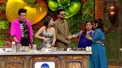 Sunidhi dikhaayengi apni cooking ka jalwa, aur humaare Chefs lagaayenge laughter ka tadka. 😂 Dekhiye #LaughterChefs- Unlimited Entertainment season 3, har Sat-Sun raat 9 baje, sirf #Colors aur JioHotstar par. #SunidhiChauhan #JannatZubair #AlyGoni #KaranKundrra #TejasswiPrakash #GurumeetChoudhary #DebinaBonnerjee #VivianDsena #EishaSingh #AbhishekKumar #SamarthJurel #IshaMalviya #ElvishYadav #KrushnaAbhishek #KashmeraShah #BhartiSingh #HarpalSinghSokhi | COLORS TV
