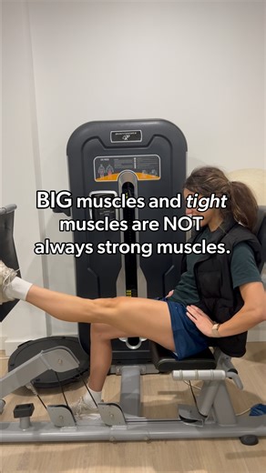 Big muscles aren’t always strong muscles. Let me explain what I mean by that: Having big muscles doesn’t necessarily mean those muscles are strong. There are several factors that contribute to muscle size. 🧬 Genetics is a big one: some people naturally have larger muscles, but that doesn’t mean those muscles are strong. 💪 Previous training history is another. If you’ve trained your whole life, you might maintain muscle size even after taking time off. Again, that doesn’t mean those muscles are