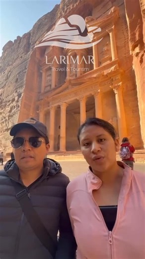 Larimar travel Jordan on Instagram: "No dejes para mañana el viaje que puedas hacer hoy. Vivimos en un mundo maravilloso que está lleno de belleza, encanto y aventura. No hay un límite para las aventuras que podemos tener siempre y cuando las busquemos con los ojos bien abiertos🤩 #jordan #explorer #traveling #traveltheworld"