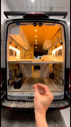 Project Vanlife 🚐 on Instagram: "Tim and Katie's latest van build progression video is an absolute delight. The amount of work and dedication they pour into each masterpiece is simply incredible. They've spent 600-700 hours on this beauty, and it's heartwarming to look back on their process. 🚐💛 🎥 by @thetriointransit. Follow their page and support their nomad journey. If you’re interested in learning how to build your own versatile campervan in an affordable way, click the link in our bio an