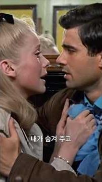 The Umbrellas of Cherbourg (숼부르의 우산, 1964) - Catherine Deneuve / Nino Castelnuovo
