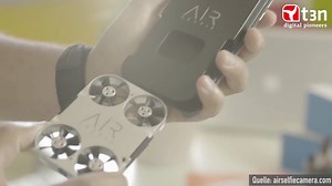 Kann AirSelfie den gottverdammten Selfie-Stick ablösen? (Hier geht´s zur Kickstarter-Kampagne: http://t3n.me/2gEnCH2) | t3n Magazin