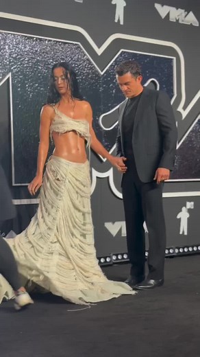 Katy Perry Wins 2024 VMA Video Vanguard Award with Orlando Bloom