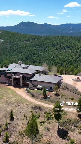 Exploring Luxury Homes in Evergreen Colorado: An Exquisite Mansion Tour