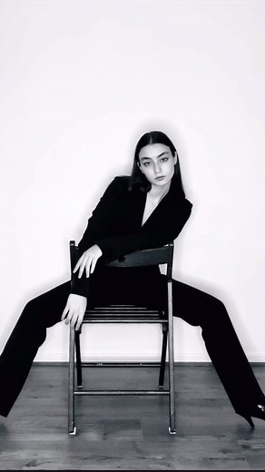 Marygrace Tropeano on Instagram: "Feminine modelling poses ✨﫶"