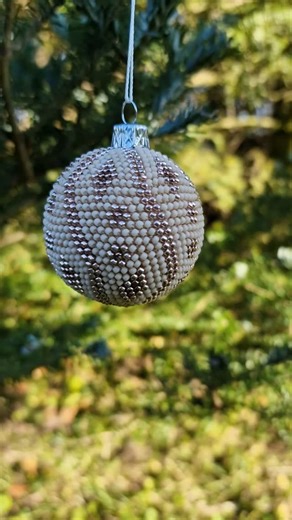 There’s something magical about creating your own Christmas ornaments 🧶🎄 This bead crochet Christmas ball took time, patience, and a lot of love 💕 Full tutorial on my YouTube 💫 www.youtube.com/danysska #beadcrochet #christmascrafts #handmadeornaments #beadart #diychristmas #danysska | Danysska