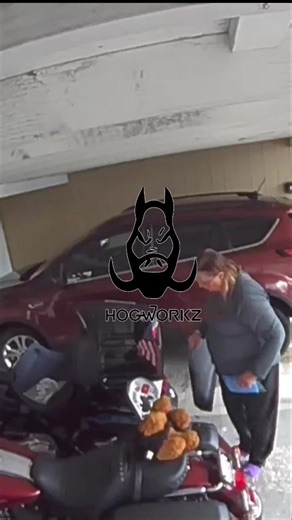 Tour Pak liners Install by Hogworkz @HOGWORKZ @CustomDynamics @Diamond Audio @VANCEandHINES @figuratidesigns @DevilsHeadChoppers @Advanblack @CMC MOTORSPORTS