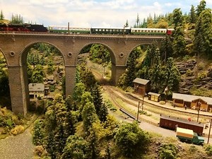 Modelleisenbahn im Erzgebirge mit Bergwerk 8min Entspannung - Model train in the Ore Mountains