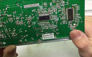 汽车CD没声音，故障找到了，但修到最后居然修报废了，很烦