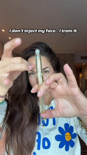 Hazal | Certified Face Yoga Coach on Instagram: "Most people stop at skincare. That’s why results stay temporary. Lifting happens when you: • activate facial muscles • drain lymph • sculpt the fascia • and train the face consistently This is exactly what we’ll do together. 📅 12th of January I’m starting my Facelift WhatsApp Program where we target ALL facial concerns: ✔️ sagging ✔️ puffiness ✔️ hooded eyes ✔️ smile lines ✔️ jawline & double chin If you want to join, comment “FACE” We’re not fre