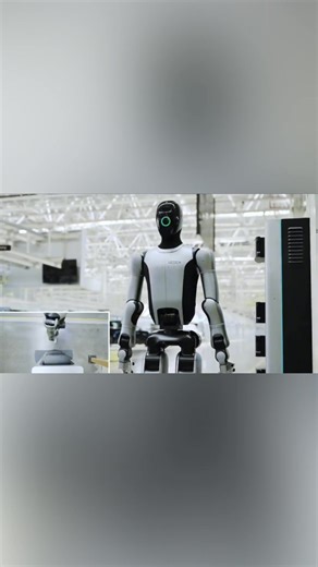 4.4K views · 48 reactions | Without the need for human intervention, the “Walker S2” in #Shenzhen has mastered the skill of changing its own #battery! In just three minutes, it can autonomously swap out its power source, enabling it to work tirelessly 24/7! (cr: douyin nanfang_plus) | T-Time HK | Facebook