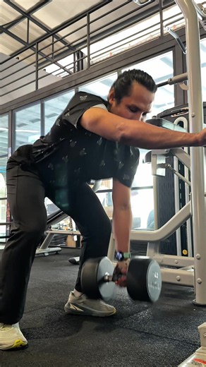 Nak conquer 100KM briskwalk? Kaki kena power dulu! 🔥🦵 Siapa kata Suunto Run 2 untuk running je? Bukan setakat track larian, nak track gym session pun boleh! @Suunto Malaysia Strong legs, stronger finish! 💯 #suuntomalaysia #adventurestartshere #suuntorun2