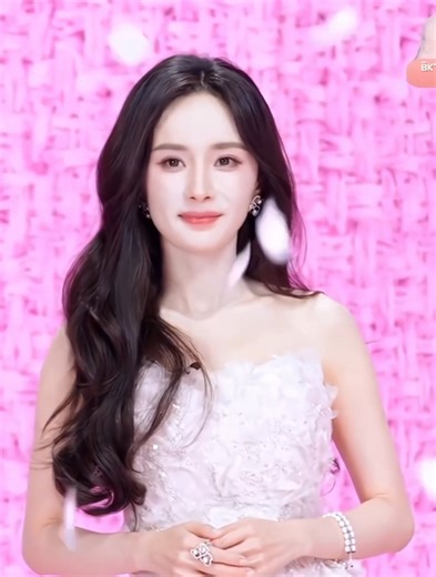 You’re my moonlight 🌙💗🫶🏻 #YangMi #យ៉ាងមី #MiniYang #杨幂 | Yang Mi - 杨幂 Home II