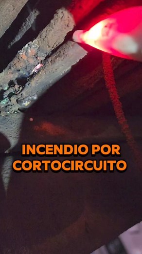 INCENDIO por cortocircuito 🔥⚡️ #eléctricidad #sobrecorriente #CABLE #Cortocircuito #AWG #voltaje #ELECTRICISTAS #electric #incendio | Electrica Control