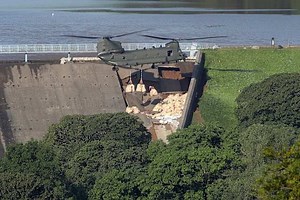 In Pictures: RAF Chinook joins efforts to shore up dam