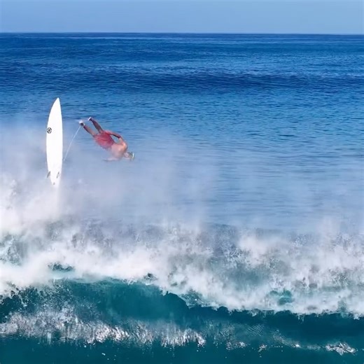 Satoshi Nakamura on Instagram: "11/27/2025 ⑥ Hawaii Surfing #surfing #drone #pipeline #hawaii #サーフィン #ドローン #ハワイ"
