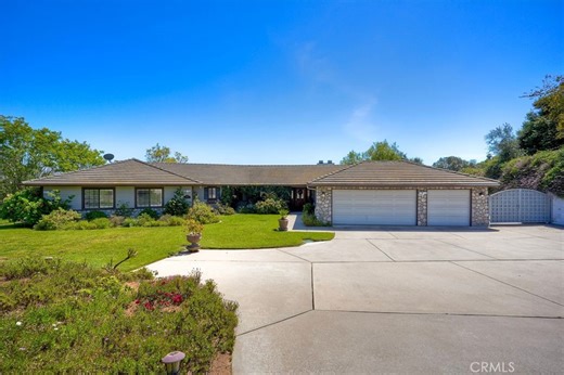 1923 Vista Del Norte, Fallbrook, CA 92028 - MLS PW26069919 - Coldwell Banker