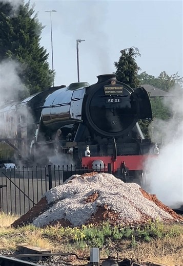 The Flying Scotsman making its first trip out of Kidderminster Station for our Flying Scotsman Visit. Tickets to ride behind the Flying Scotsman are sold out however if you check out our website, there are other ways to catch a glimpse of this famous locomotive. #flyingscotsman #severnvalleyrailway #svr #event #unitedkingdom