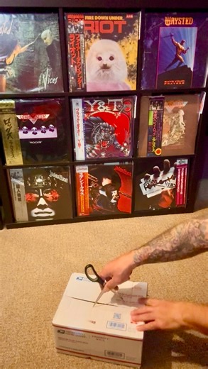 Augie’s Vinyl Room on Instagram: "UNBOXING:: Bootleg CDs ( 3 at the end are not ) AEROSMITH: Ultimate Boston 1978 ,Music Hall Boston,MA,March 28th 1978 AEROSMITH: Unreleased Live Bootleg Philadelphia, Tower Theatre ,March 26th , 1978 AEROSMITH: Houston 1977, The Summit June 24th 1977 Y&T : PinkPop Festival ,Burgemeesrer Damien Sportspark , Geleen , Netherlands, May 31st,1982 JUDAS PRIEST: Monsters of Rock , Donington Park UK August 16th,1980 JUDAS PRIEST: ,Selland Arena , Fresno California, May 
