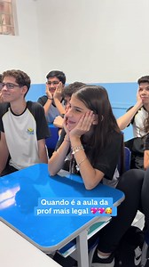 O nosso 1° médio fica assim quando é aquela aula preferida ✨💙💛 #escola #professor
