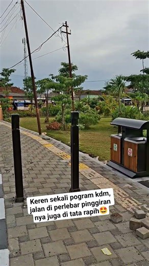 Keren sekali pogram kdm, jalan di perlebar pinggiran nya juga di tata rapih🤩