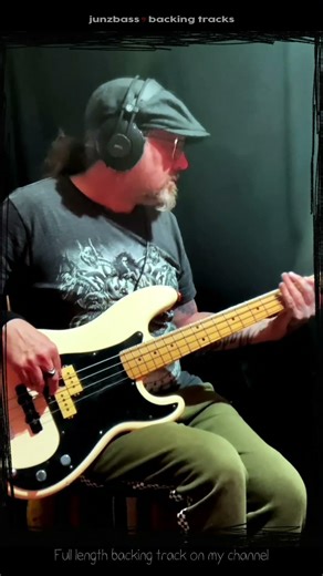 𝄢 Funk Bass Jam over latest Backing Track #bassist