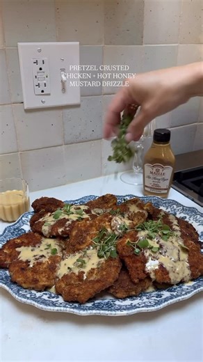 Jane Hardy on Instagram: "PRETZEL CRUSTED CHICKEN + HOMEMADE HOT HONEY MUSTARD DRIZZLE! 🤯🥨🍯🐝 There's just something about the flavor combo of pretzels and honey mustard that's so iconic. It feels fancy enough for the holidays but is also casual enough for any day of the week. Full recipe is in blog post form. RECIPE: https://www.foodsofjane.com/recipes/pretzel-crusted-chicken-hot-honey-mustard-drizzle"