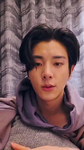 JAKEY on Instagram: "someone really asked what's his name during the live 😆💕 ✿ #enhypen #엔하이픈 #제이크 #jake"