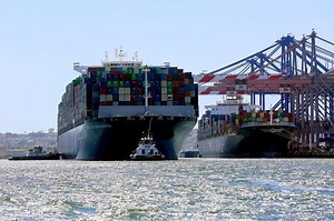 Ocean carriers gain on cutbacks, tariff fears as rates head higher into September