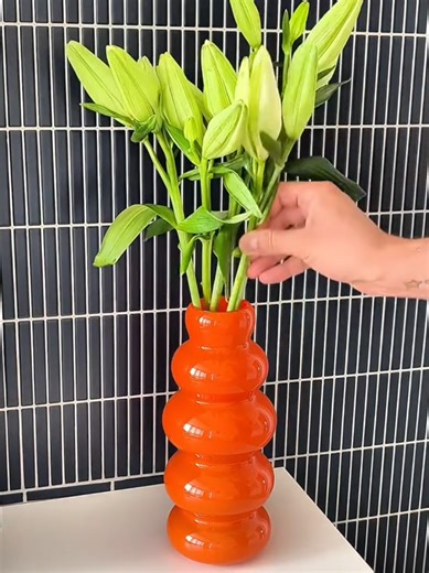 Hello, hello! Nothing beats decorating with fresh flowers and plants! 🌿🌸 If you’re worried about killing real plants, start with an easy one - you won’t regret it! This orange vase is, of course, from @IKEA! Tell me in the comments: which flower is your favorite? Follow me for decor and DIY reels every day! Thanks so much for the support 💛 #ikea #flowers #decor #interiordesign #diy @IKEA Deutschland @IKEA.España @IKEA Switzerland @IKEA Italia @ikea_cyprus @IKEA Singapore @IKEAUK @IKEA France 