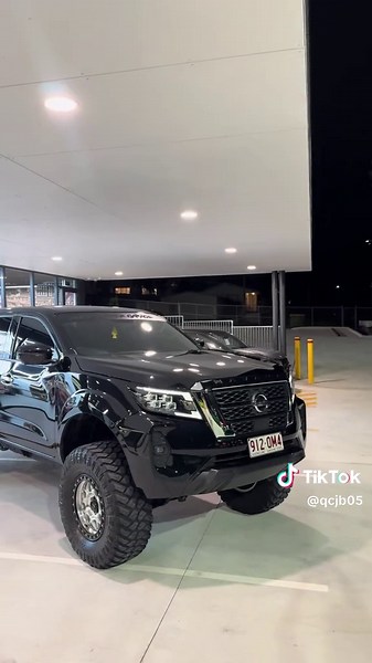 Exploring the Nissan NP300: Features and Performance
