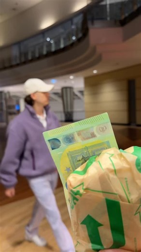 Jebote Tata 👑 on Instagram: "100€ Schafft er ein 15cm Sub 🥪 in 3 Bisse? 🤣😱 @jebotemarko030 #subway #sub #challenge #lustig"