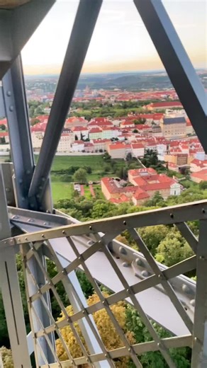 Exploring the Beauty of Miami: Travel Tips and Must-See Spots